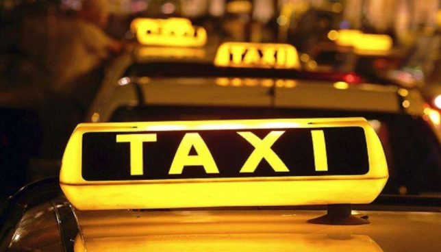  手机@为何香港出租车上有七八部手机，大陆只有一部？看完才知其