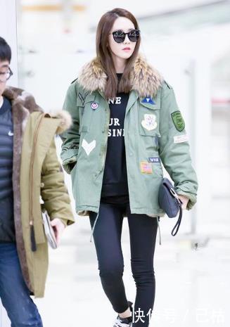  [时尚]个性时尚的美女街拍身材苗条的美女，穿出性感时尚