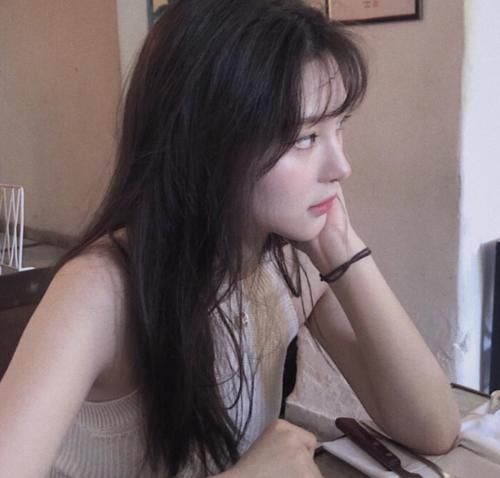  #嘴唇#比舔嘴唇还可怕的3种动作，女生若经常做，猪圈嘴也变得不奇怪了