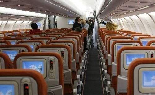 世界上最累的航班，飞行一次需要19个小时，连空姐都扛不住！