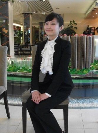  真实■公共场合，为何女性并拢双脚坐，男性可以岔开腿坐？原因很真实