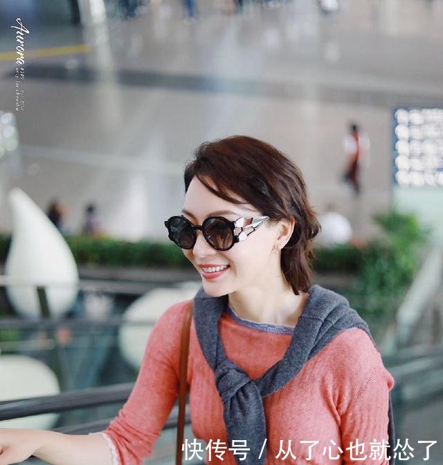 41岁陈数真厉害，这么瘦的牛仔裤都能塞的下，简直是忘记了年纪