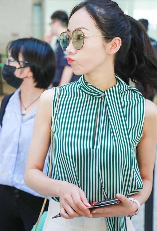 当董洁和韩雪同穿绿色衬衫的那一刻，我才见识到什么叫清新脱俗