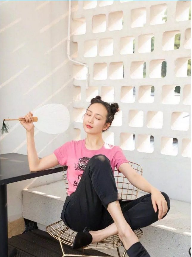 35岁王鸥和20岁宋祖儿同扎哪吒头，网友:真嫩和装嫩的差距!