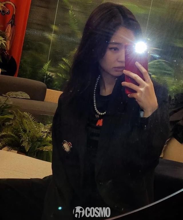  时髦■时髦办｜Jennie的珍珠项链那么多，还硬要和妈妈抢着戴这一条？