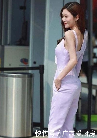 『气质』气质的街拍美女肤白貌美,散发迷人气质