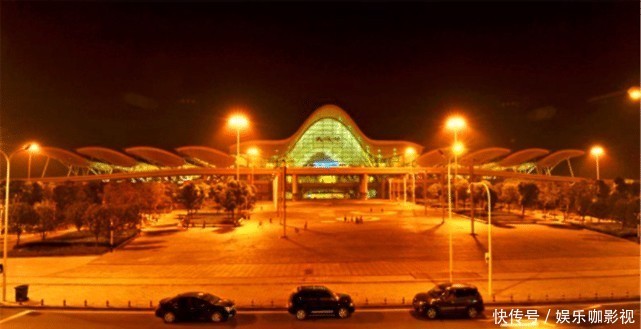  「武汉非常」亚洲最大的铁路枢纽站，耗资140亿元，被誉为全球最