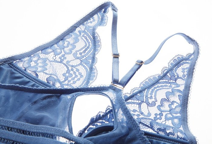 法国女人果真浪漫!文胸都是前开口式的，妙不可言!美的勾人心弦