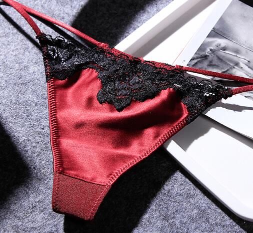 哇!今年的新式三角裤太有女人味，赶紧把我的大妈款扔了，换上它