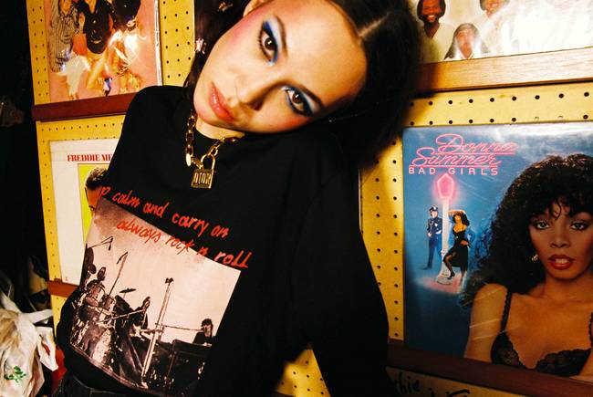 猫系少女水原希子＂孔雀妆＂ 混搭港式复古街头风