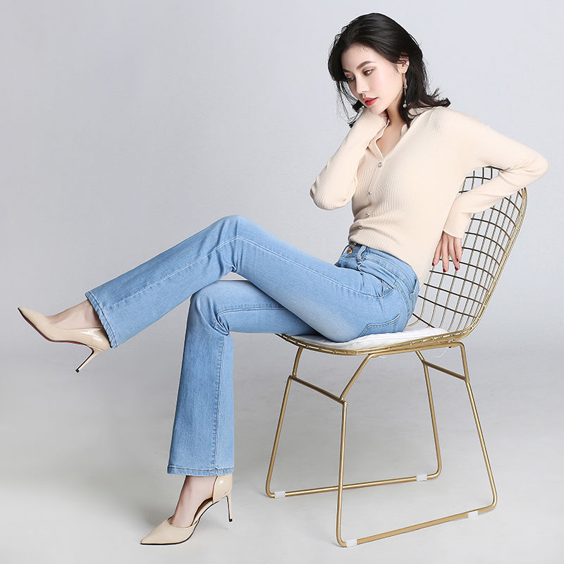 魅力八月:洋气小衫搭牛仔裤更时尚!上身减龄显嫩有气质,特迷人