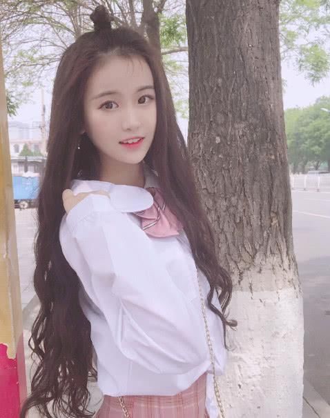 杨清柠的筷子腿再美，仍比不上不P图女神漫画腿，网友：美过郑爽