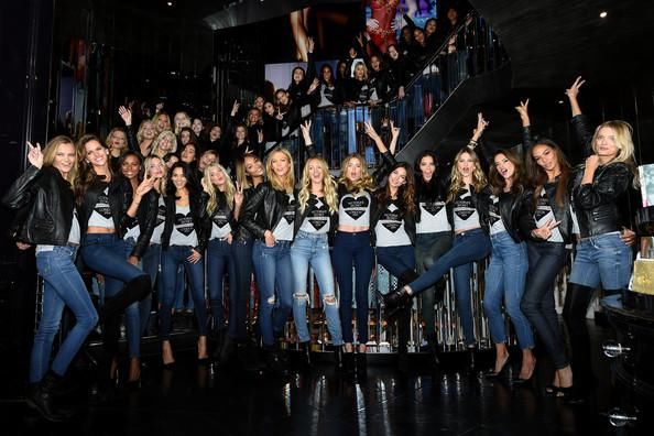 维密天使穿牛仔裤谁最显身材?都是全球顶级超模让我如何做决定!