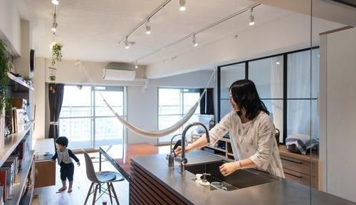  『收纳』日本主妇每天只花5分钟，就能让卫生间干净不长霉，全靠这3个设计
