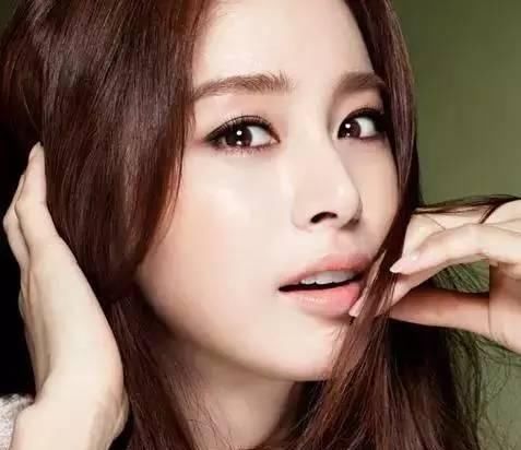  [咖啡色]记牢这7个淡妆方法，你就是说一个半女王