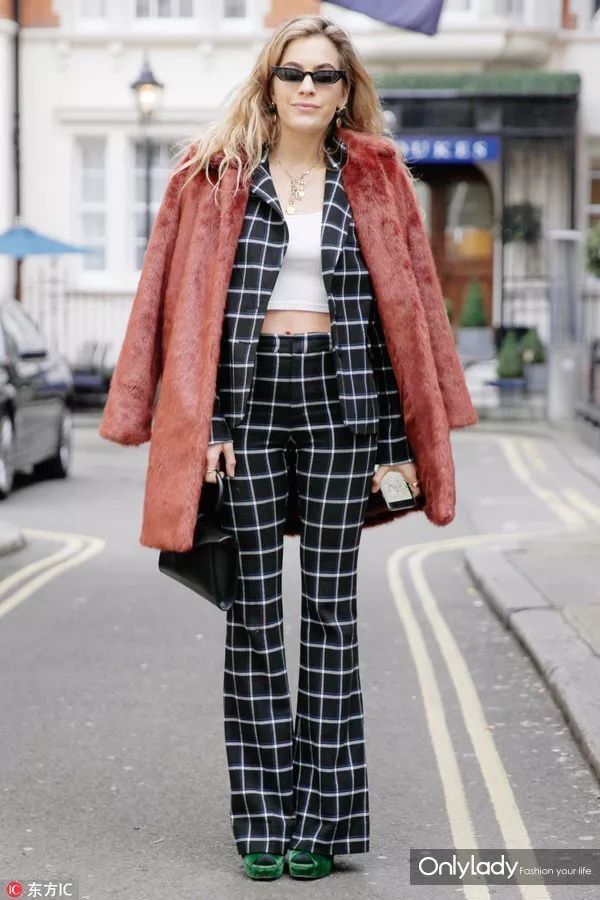 你距离时髦精可能就差一副超窄墨镜了