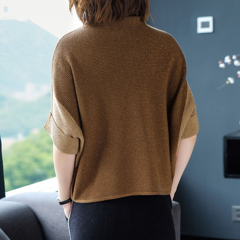 国庆旅游，老婆不穿裙子也那么美，只因穿的秋衣太漂亮，真美醉了