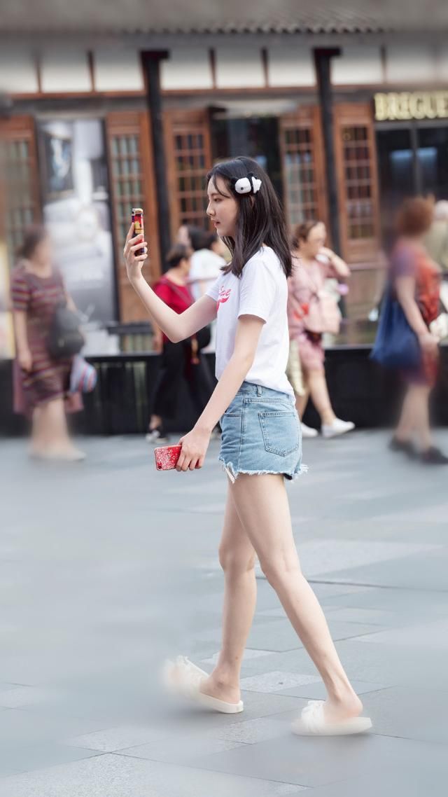 街拍!夏季再美的装扮也需要一双好的高跟鞋来衬托!
