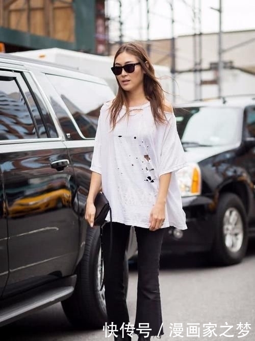 【喇叭裤】“打底裤”已经失宠!当下更流行的是“喇叭裤”,时髦显瘦又气质