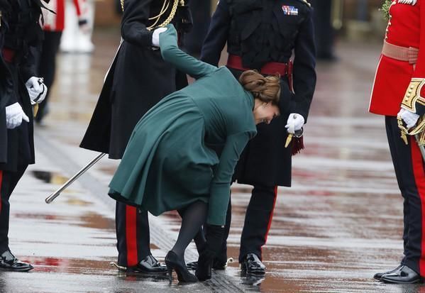 大众眼中优的雅凯特王妃也有走光尴尬的时候，笑懵了