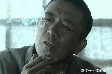 「参谋长」此人是晋绥军的团参谋长, 为何见了李云龙后要先敬礼问候