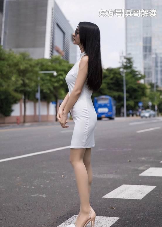 『美女』白色透明包臀短裙美女,有着初恋般的感觉