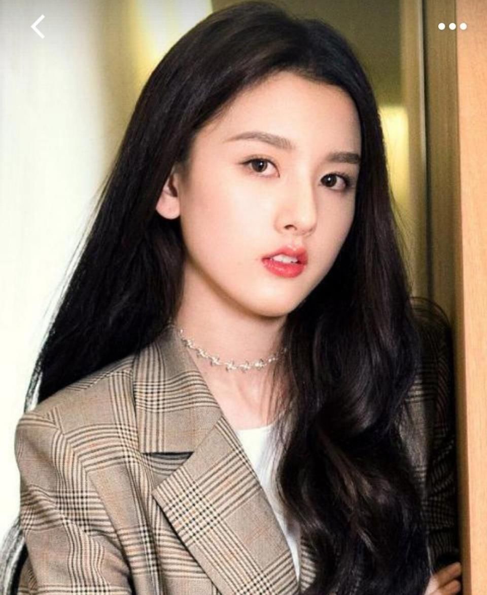 终于知道宋祖儿为啥不剪刘海了，差别太大，果然鹅蛋脸不适合刘海