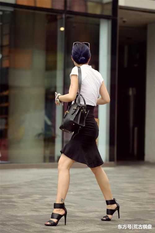 穿高跟鞋的女人最美，最喜欢图六姐姐的荷叶边包臀裙搭配