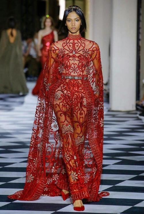 祖海秀场:众腿精登场,超模AA承包开闭场,再现A式优雅台步