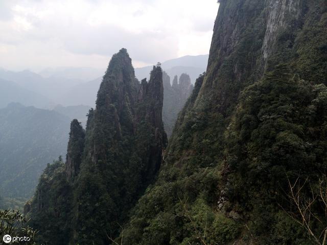 这里因为有蟒蛇出没而得名，风景优美，吸引众多游客前来游玩