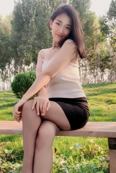 『气质』潮流小姐姐明艳端庄,简单又显清新,彰显御姐魅力!