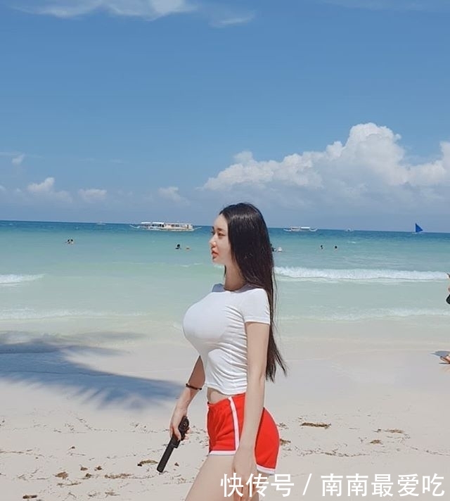 [连衣裤]街拍美女：身姿曼妙的小姐姐，吊带裙穿搭，秀出完美曲线！