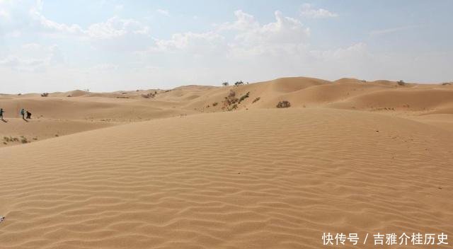  「湖泊」新疆沙漠里出现了“湖泊”，面积有上万平方公里，水是