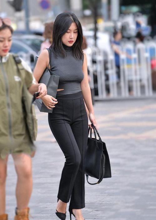 气质|时尚休闲的穿搭也能打造出优雅感，气质女生的装扮值得借鉴