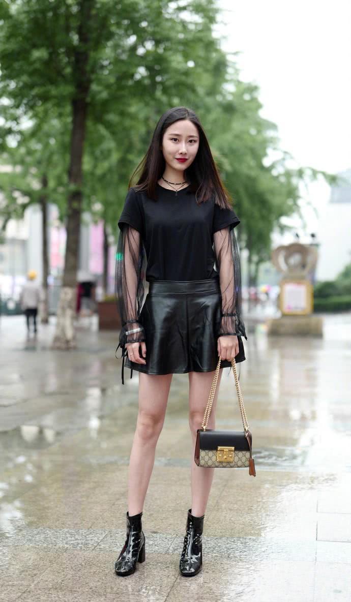 街拍：妩媚迷人风情的小姐姐，时尚迷人又干练帅气！