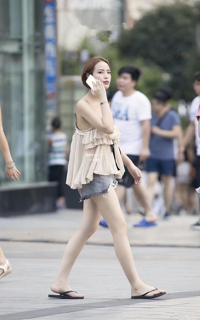 街拍,时尚街头,用镜头捕捉路人最潮流的穿搭,你觉得谁最时尚?