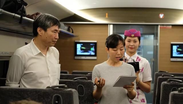 一大波外国友人登上高铁后，反应是……