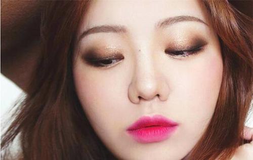 眼睛水肿怎么办？教你3招，双眼立马变大