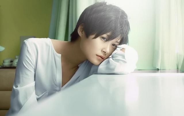 谢楠外婆去世吴京被放黑白照，这些明星也曾遭遇“被死亡”