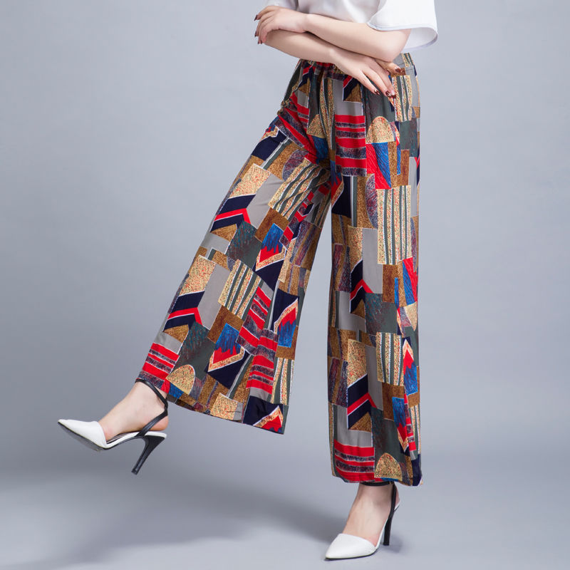 若你是55岁，提倡别穿紧身裤，学下面女人穿这款裤子，又美又嫩