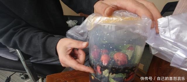  叶菜@烂果蔬菜叶别再扔了，加点糖，教你做出叶面肥，种菜养花都需要