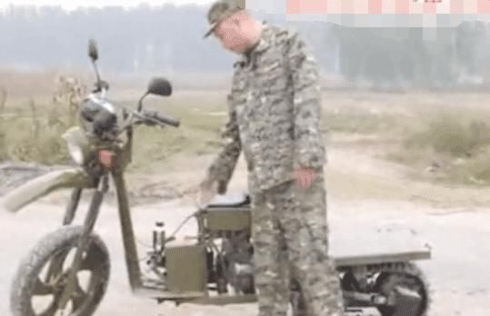  摩托车@农村大叔颠覆传统，发明“无车轮”摩托车，炫酷十足还能