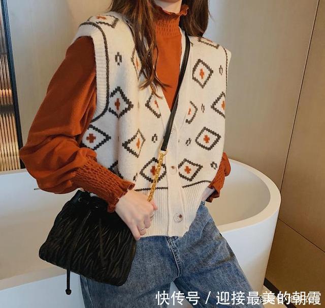 『解决』春天怎么拯救乱穿衣多套“马甲”搭配灵感,解决换季尴尬穿衣难