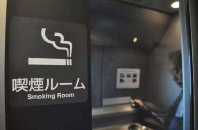 中国高铁禁止吸烟，但日本却高铁却允许吸烟，还配备专门的吸烟室
