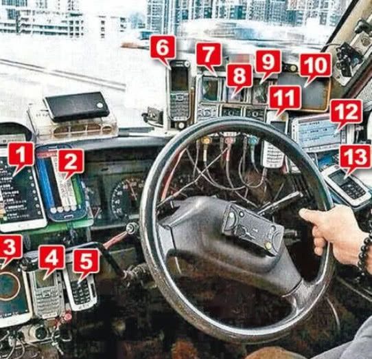 在香港坐出租车，你会发现方向盘旁边有很多手机，原来是这个原因