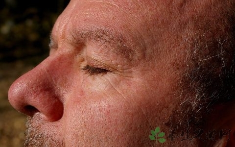 夏季男士护肤技巧