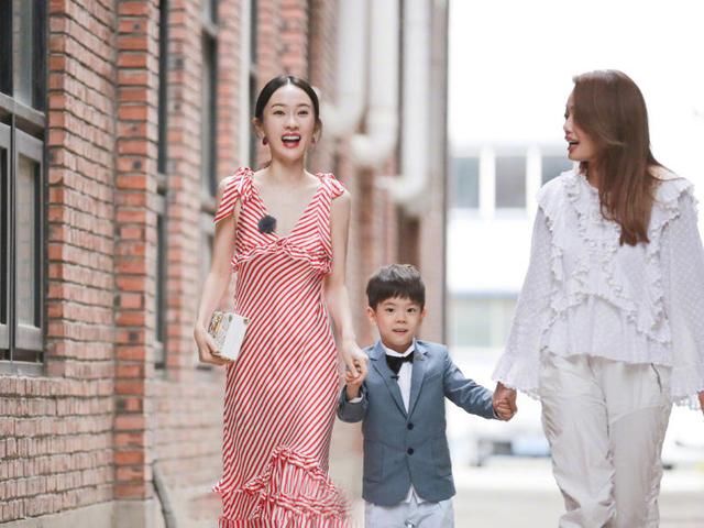 霍思燕也太会打扮嗯哼了，辣妈邓莎也不差，大麟子变身时髦精!