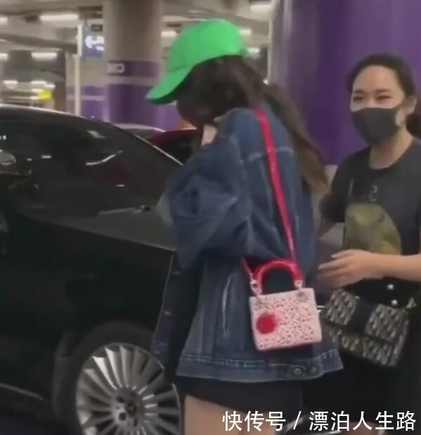  『偶遇』baby停车场被偶遇，路人故意关瘦腿，生图下的腿型过分真实