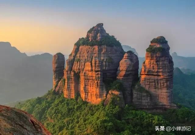 这个冬天一起登韶关丹霞山吧！感受广东最美的地质景观，威严壮阔