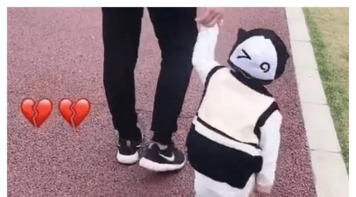  心累■“佛系老爸”带娃走红，孩子表示心累，网友：亲，建议换个爸爸哦